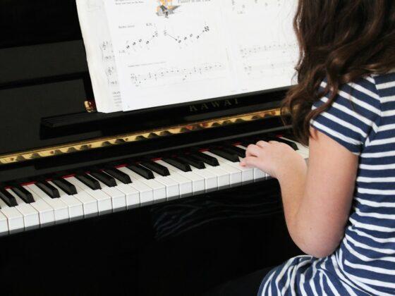 A girl taking piano lessons in ashburn